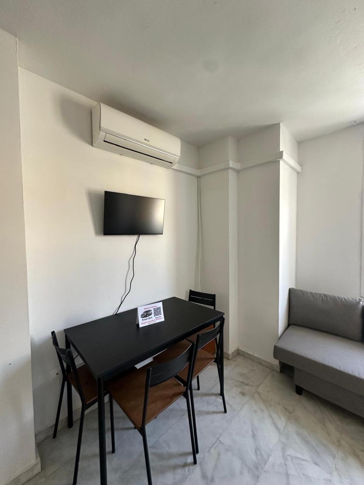 Apartamentos Playa Huelin Malaga Luaran gambar